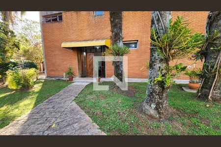Casa de condomínio à venda com 440m², 5 quartos e 8 vagas Casa de condomínio à venda com 440m², 5 quartos e 8 vagasFachada