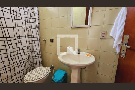 Casa de condomínio à venda com 440m², 5 quartos e 8 vagas Casa de condomínio à venda com 440m², 5 quartos e 8 vagasBanheiro da Suíte