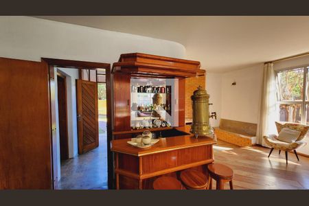 Casa de condomínio à venda com 440m², 5 quartos e 8 vagas Casa de condomínio à venda com 440m², 5 quartos e 8 vagasSala