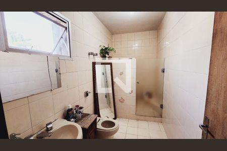 Casa de condomínio à venda com 440m², 5 quartos e 8 vagas Casa de condomínio à venda com 440m², 5 quartos e 8 vagasBanheiro da Suíte 2