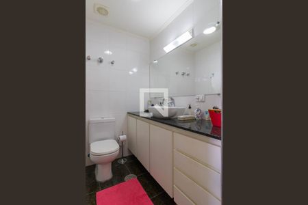 Apartamento à venda com 160m², 4 quartos e 3 vagas Apartamento à venda com 160m², 4 quartos e 3 vagasQuarto 1 - Banheiro