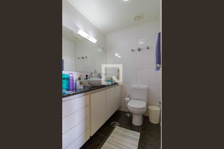 Apartamento à venda com 160m², 4 quartos e 3 vagas Apartamento à venda com 160m², 4 quartos e 3 vagasQuarto 2 - Banheiro