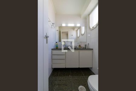 Apartamento à venda com 160m², 4 quartos e 3 vagas Apartamento à venda com 160m², 4 quartos e 3 vagasQuarto 3 - Banheiro