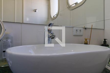Apartamento à venda com 160m², 4 quartos e 3 vagas Apartamento à venda com 160m², 4 quartos e 3 vagasQuarto 3 - Banheiro