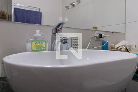 Apartamento à venda com 160m², 4 quartos e 3 vagas Apartamento à venda com 160m², 4 quartos e 3 vagasQuarto 2 - Banheiro