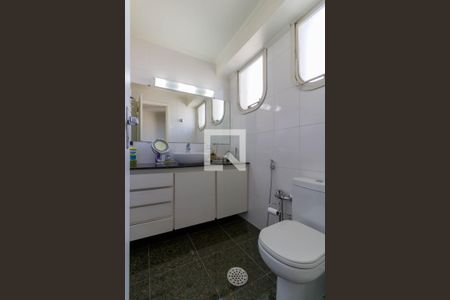 Apartamento à venda com 160m², 4 quartos e 3 vagas Apartamento à venda com 160m², 4 quartos e 3 vagasQuarto 3 - Banheiro