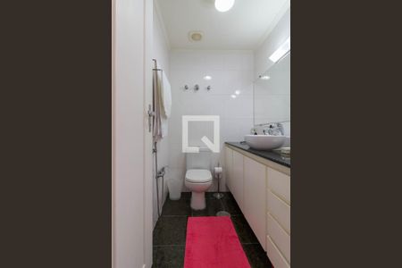 Apartamento à venda com 160m², 4 quartos e 3 vagas Apartamento à venda com 160m², 4 quartos e 3 vagasQuarto 1 - Banheiro
