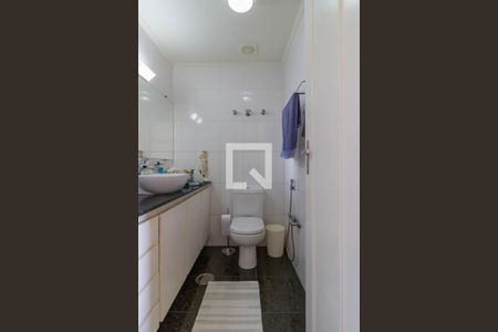Apartamento à venda com 160m², 4 quartos e 3 vagas Apartamento à venda com 160m², 4 quartos e 3 vagasQuarto 2 - Banheiro