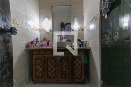 Casa à venda com 400m², 2 quartos e 3 vagasBanheiro 1