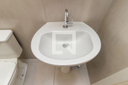 Banheiro de apartamento para alugar com 1 quarto, 22m² em República, São Paulo