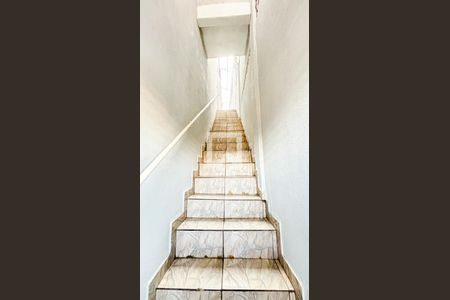 Casa à venda com 126m², 2 quartos e 1 vaga Casa à venda com 126m², 2 quartos e 1 vagaEscada