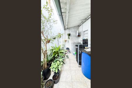 Casa à venda com 126m², 2 quartos e 1 vaga Casa à venda com 126m², 2 quartos e 1 vagaCorredor - Quintal