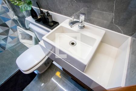 Apartamento à venda com 140m², 2 quartos e 2 vagas Apartamento à venda com 140m², 2 quartos e 2 vagasBanheiro social