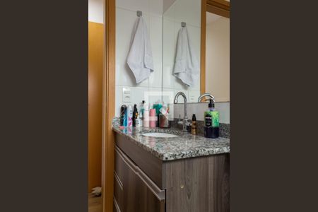 Apartamento à venda com 70m², 2 quartos e 2 vagas Apartamento à venda com 70m², 2 quartos e 2 vagasBanheiro da Suíte 1