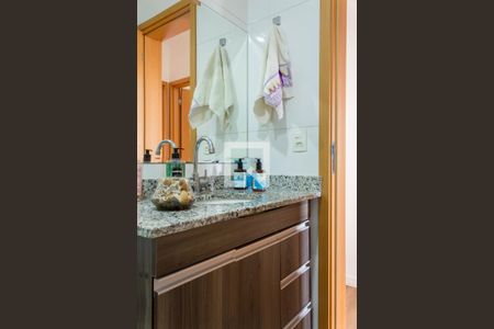 Apartamento à venda com 70m², 2 quartos e 2 vagas Apartamento à venda com 70m², 2 quartos e 2 vagasBanheiro