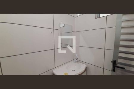 Banheiro de kitnet/studio para alugar com 1 quarto, 35m² em Quitaúna, Osasco
