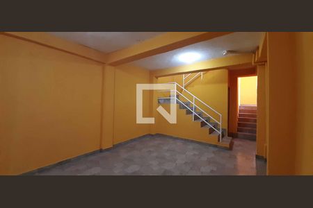 Quintal de kitnet/studio para alugar com 1 quarto, 35m² em Quitaúna, Osasco