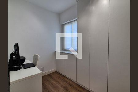 Apartamento à venda com 80m², 3 quartos e 2 vagasQuarto 2