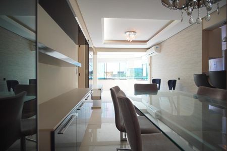 Sala de apartamento para alugar com 3 quartos, 120m² em Petrópolis, Porto Alegre