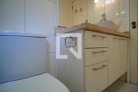 Banheiro da Suíte de apartamento para alugar com 3 quartos, 120m² em Petrópolis, Porto Alegre