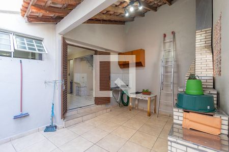 Casa à venda com 210m², 4 quartos e 1 vagaQuintal