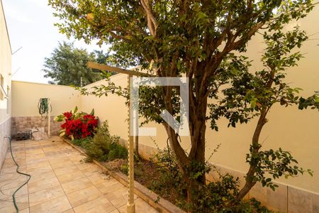 Casa à venda com 168m², 3 quartos e 4 vagasQuintal