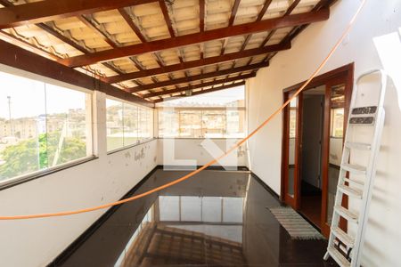 Casa à venda com 250m², 3 quartos e sem vaga Casa à venda com 250m², 3 quartos e sem vagaTerraço