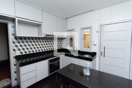 Casa à venda com 250m², 3 quartos e sem vaga Casa à venda com 250m², 3 quartos e sem vagaCozinha