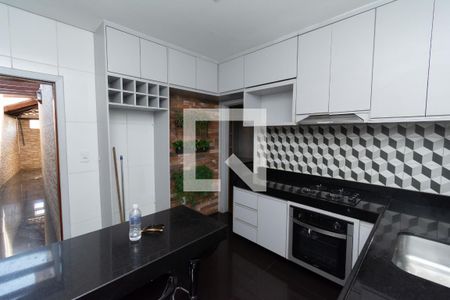 Casa à venda com 250m², 3 quartos e sem vaga Casa à venda com 250m², 3 quartos e sem vagaCozinha