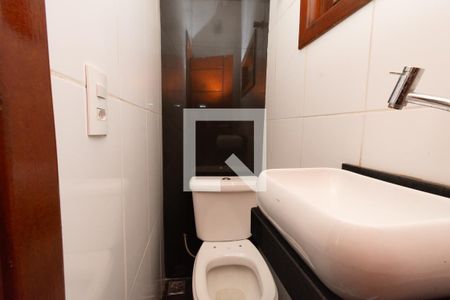 Casa à venda com 250m², 3 quartos e sem vaga Casa à venda com 250m², 3 quartos e sem vagaLavabo