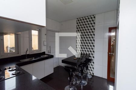 Casa à venda com 250m², 3 quartos e sem vaga Casa à venda com 250m², 3 quartos e sem vagaCozinha