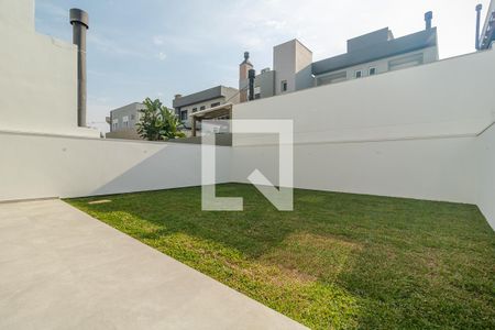 Casa de condomínio à venda com 256m², 4 quartos e 2 vagasQuintal