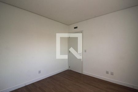 Casa de condomínio à venda com 256m², 4 quartos e 2 vagasQuarto