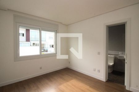 Casa de condomínio à venda com 256m², 4 quartos e 2 vagasSuíte 2