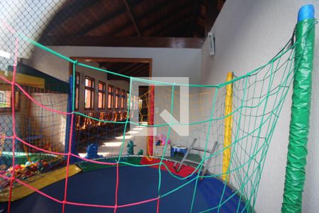 Casa de condomínio à venda com 256m², 4 quartos e 2 vagasBrinquedoteca