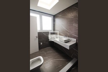 Casa de condomínio à venda com 256m², 4 quartos e 2 vagasBanheiro da Suíte 1