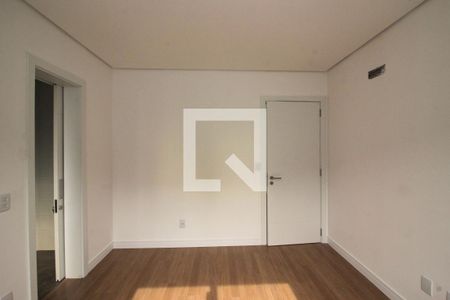 Casa de condomínio à venda com 256m², 4 quartos e 2 vagasSuíte 2