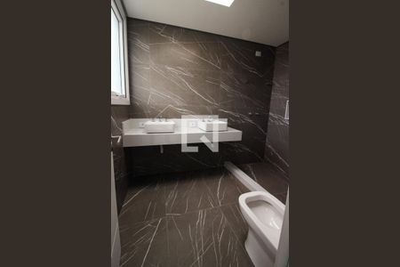 Casa de condomínio à venda com 256m², 4 quartos e 2 vagasBanheiro da Suíte 1