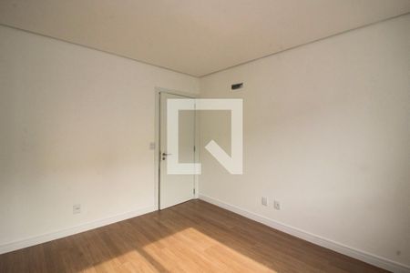 Casa de condomínio à venda com 256m², 4 quartos e 2 vagasSuíte 2