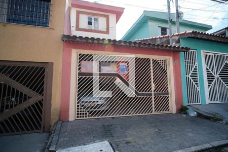 Casa à venda com 140m², 2 quartos e 2 vagas Casa à venda com 140m², 2 quartos e 2 vagasFachada