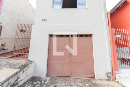 Casa à venda com 149m², 2 quartos e 1 vaga Casa à venda com 149m², 2 quartos e 1 vagaFachada