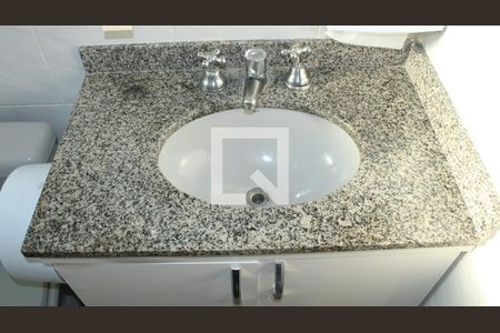 Casa à venda com 102m², 3 quartos e 2 vagasBanheiro 1