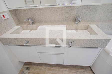 Casa de condomínio para alugar com 200m², 3 quartos e 2 vagasBanheiro da Suíte 1