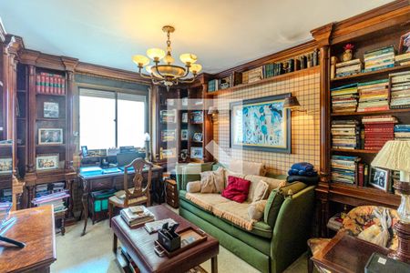 Apartamento à venda com 320m², 4 quartos e 4 vagasSuíte 1