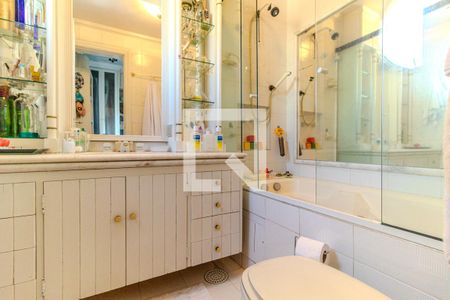 Apartamento à venda com 320m², 4 quartos e 4 vagasBanheiro da Suíte 3