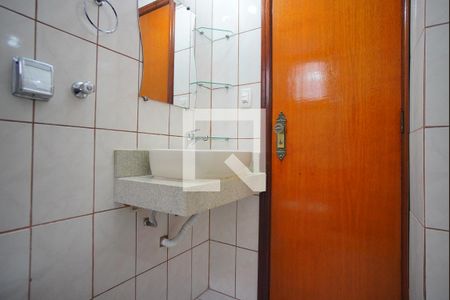 Banheiro da Suíte de apartamento à venda com 3 quartos, 104m² em Passo D’areia, Porto Alegre