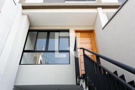Casa à venda com 106m², 3 quartos e 2 vagas Casa à venda com 106m², 3 quartos e 2 vagasFachada