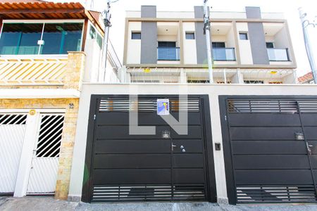 Casa à venda com 106m², 3 quartos e 2 vagas Casa à venda com 106m², 3 quartos e 2 vagasFachada