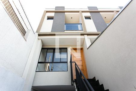Casa à venda com 106m², 3 quartos e 2 vagas Casa à venda com 106m², 3 quartos e 2 vagasFachada
