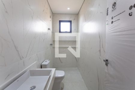 Casa à venda com 225m², 3 quartos e 4 vagasBanheiro da Suíte no 2° Pavimento